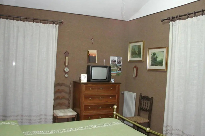Room 2 of 15