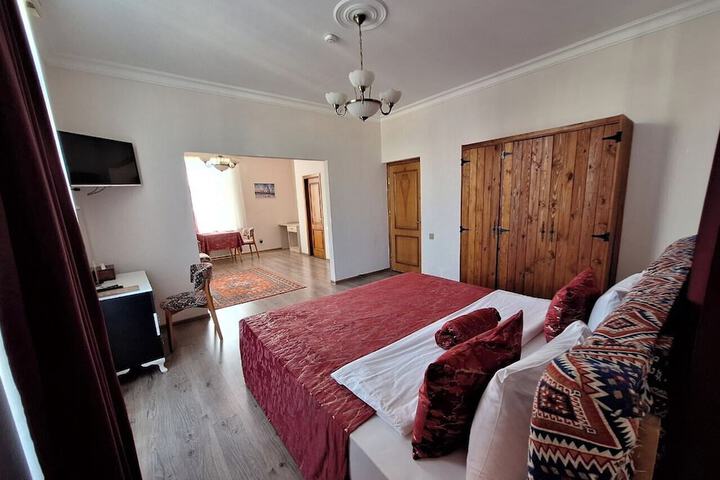 Room 35 of 140