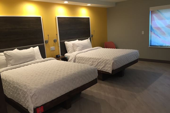 2 Queen Beds (5 of 15)