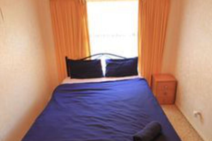 Room 4 of 16