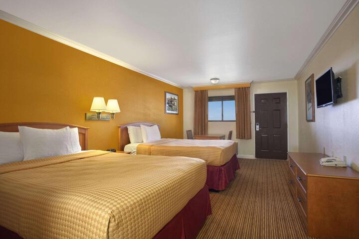 2 Queen Beds (4 of 7)