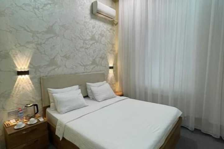 Room 6 of 35