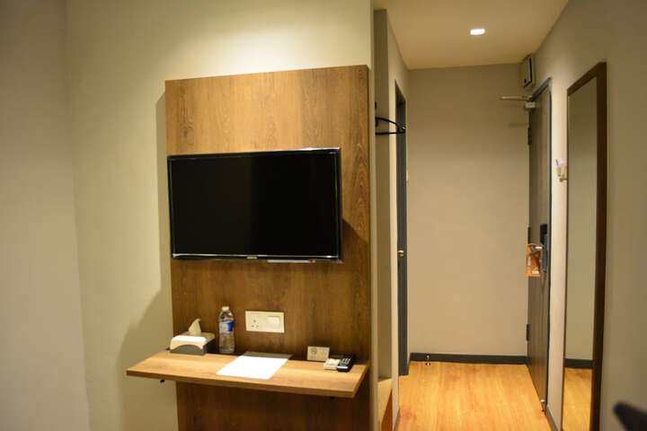 Room 18 of 33