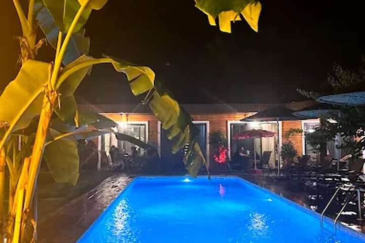 Pool 14 of 20