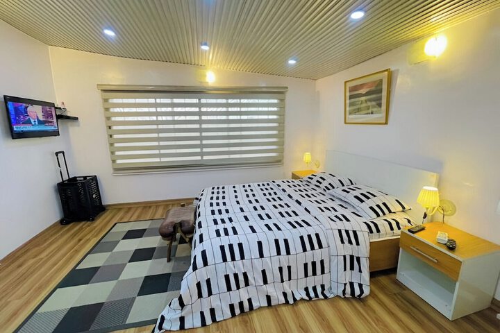 Room 2 of 33