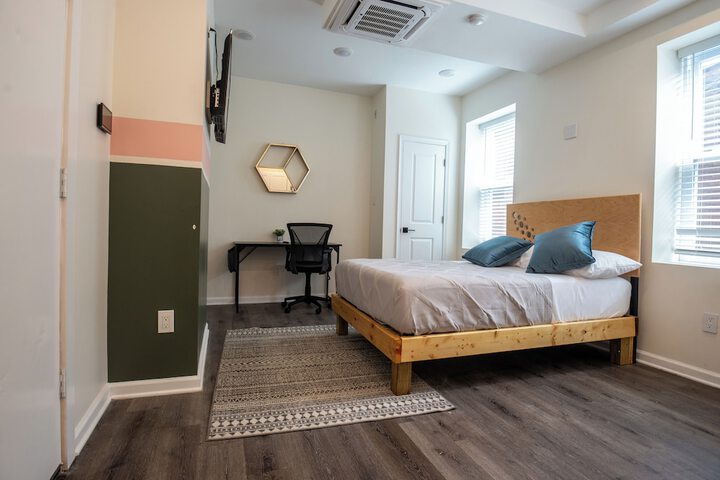 Room 8 of 126