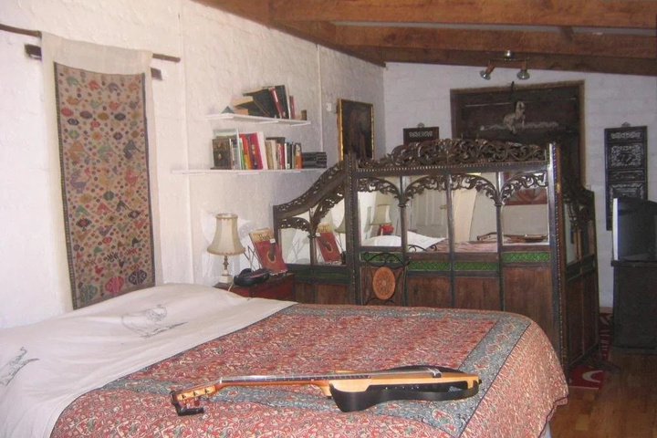 Room 3 of 6