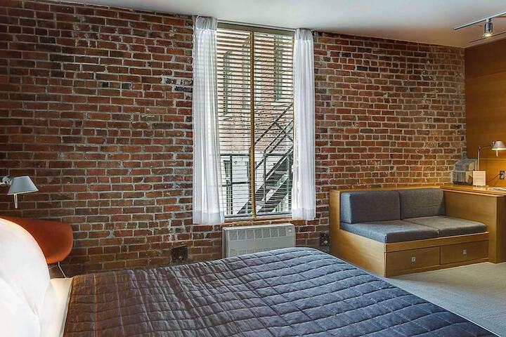 Room 37 of 118