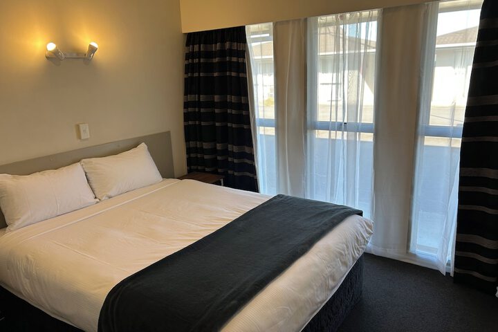 Room 5 of 75