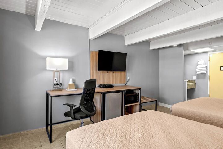 Room 19 of 39