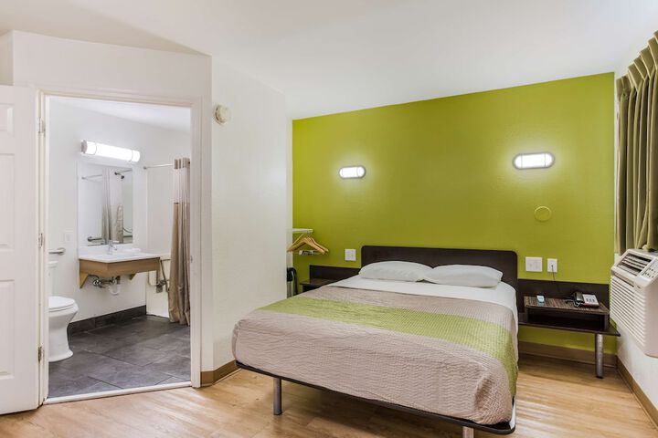 Room 15 of 38