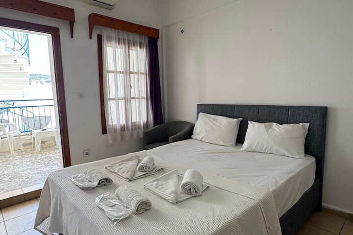 Room 4 of 18