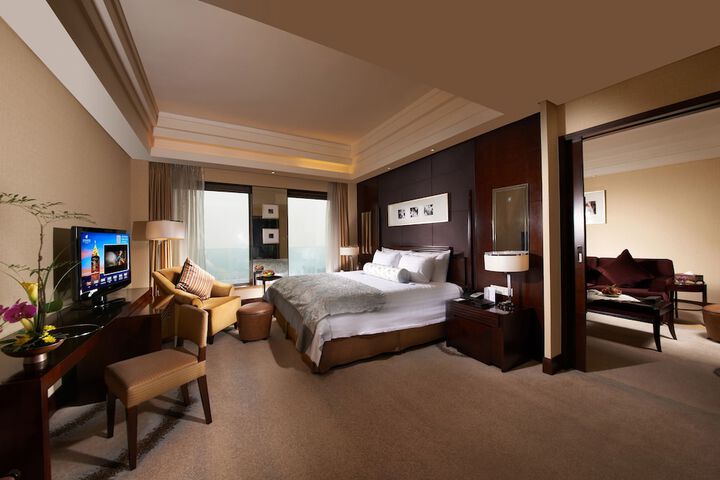 Room 12 of 40