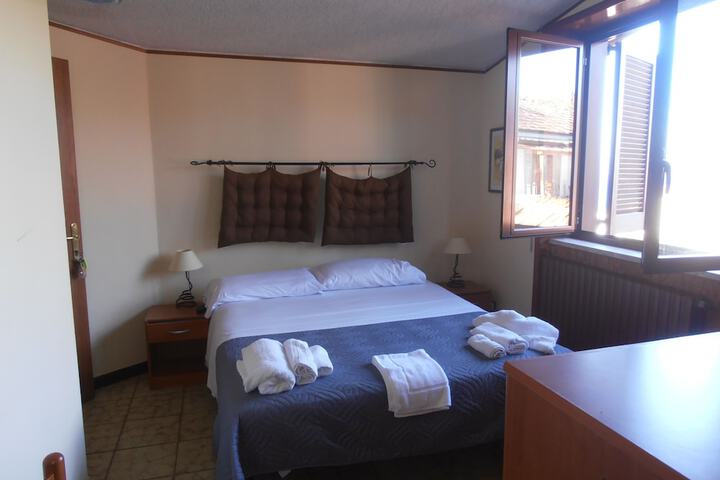 Room 10 of 18