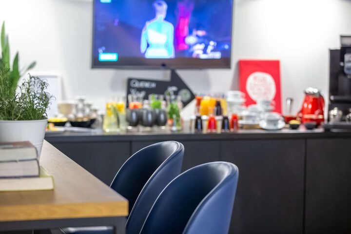 Lounge 118 of 141