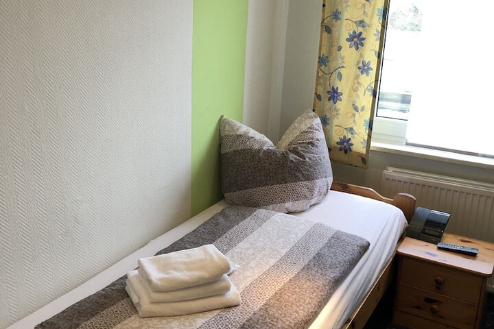Room 5 of 10