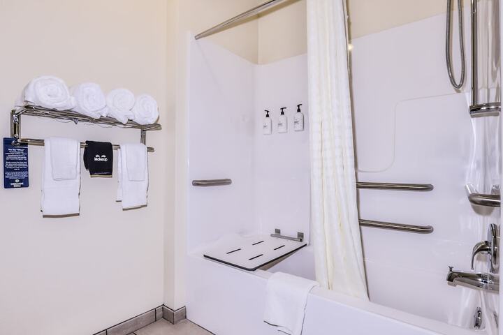 Studio Accessible King Size Bed (6 of 25)