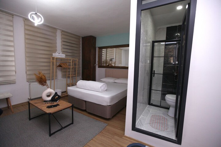 Room 25 of 39