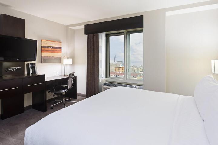1 King Bed (3 of 12)
