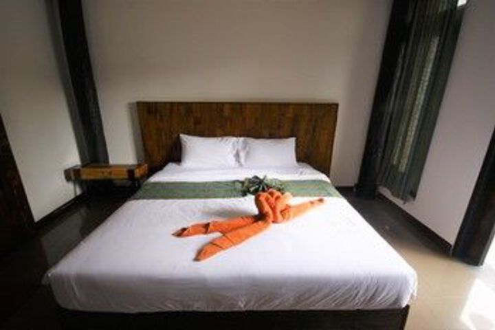 Room 12 of 33