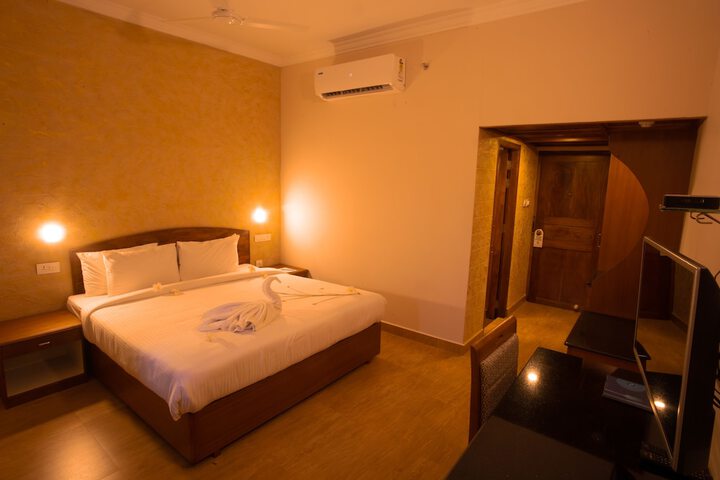 Room 6 of 33