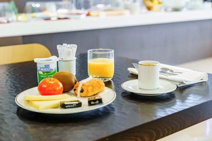 Breakfast/Coffee Service 17 of 25
