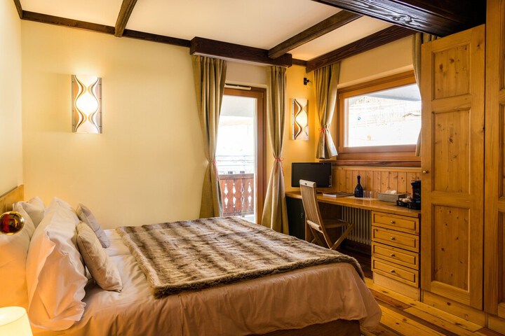 Room 6 of 56
