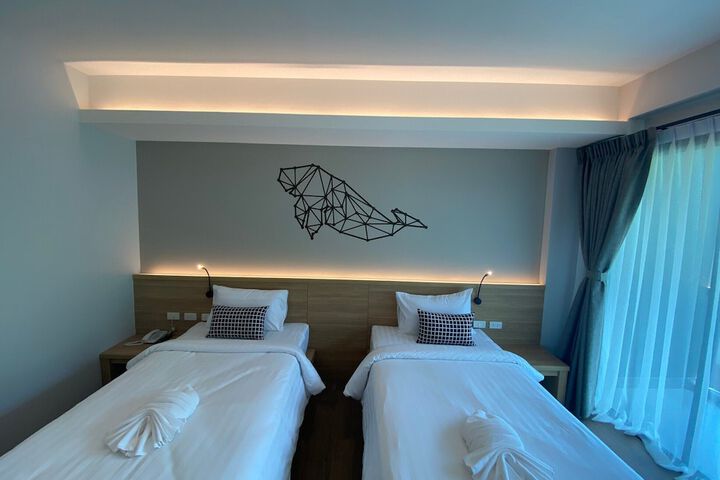 Room 27 of 102