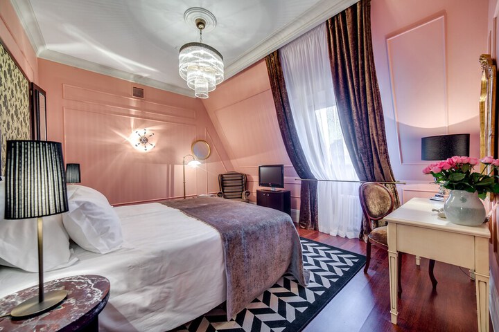 Room 10 of 66