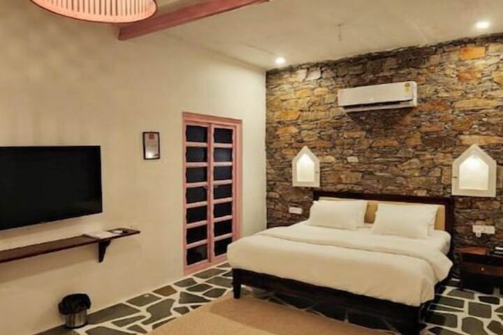 Room 8 of 19