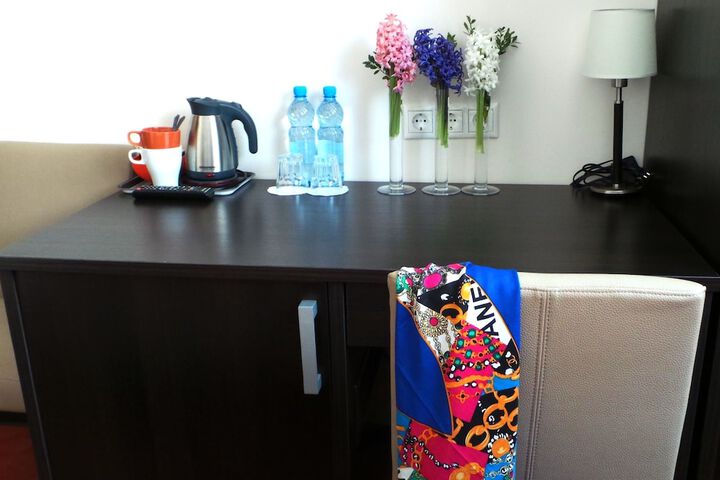 Room 9 of 18