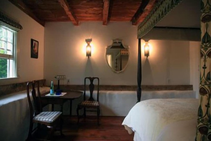 Room 11 of 28