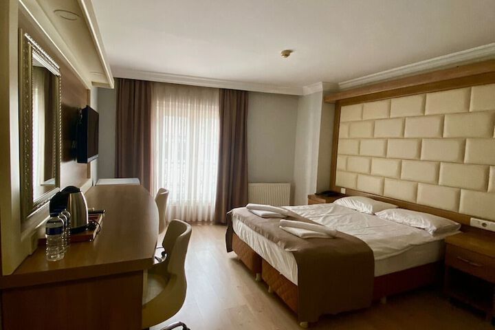 Room 7 of 27