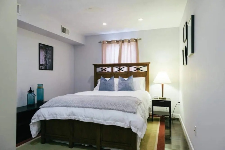 Room 5 of 18
