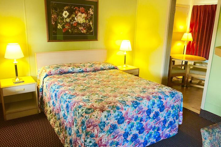 Room 4 of 25