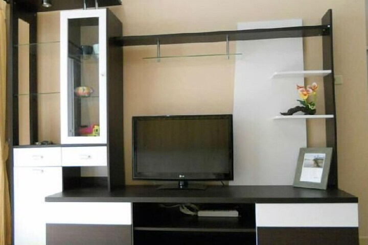 Room 13 of 16