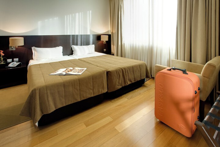 Room 13 of 26