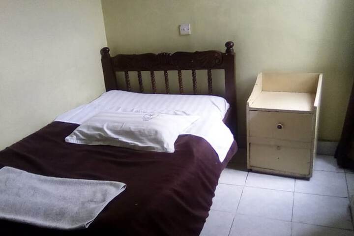 Room 6 of 15