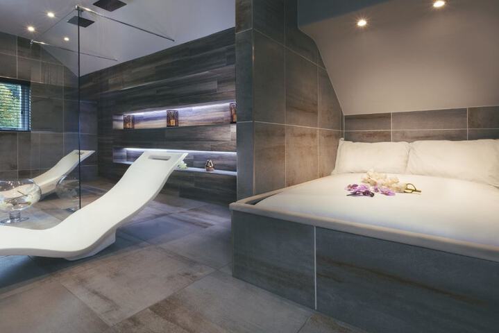 Room 15 of 390