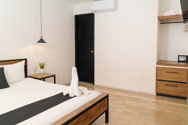 Room 26 of 80