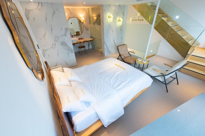 Room 50 of 82
