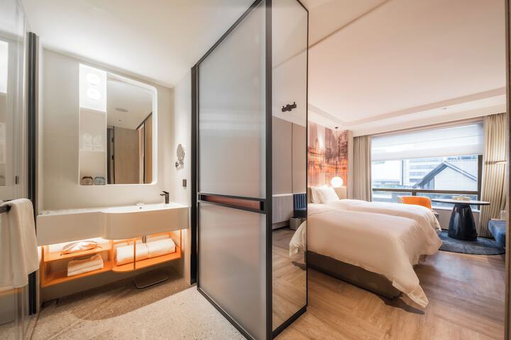 Room 5 of 20