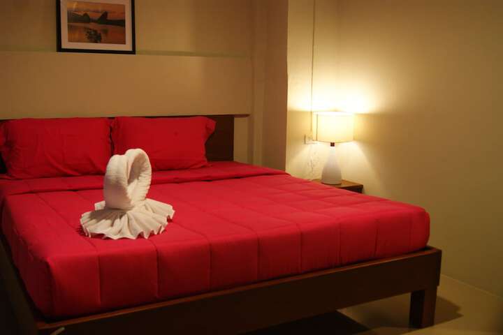 Room 6 of 33