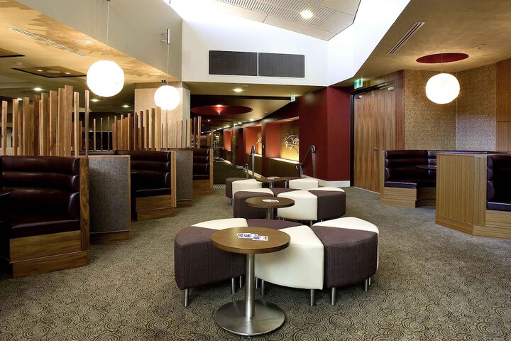 Lounge 72 of 90
