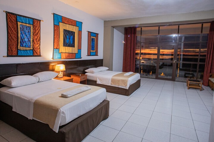 Room 32 of 65
