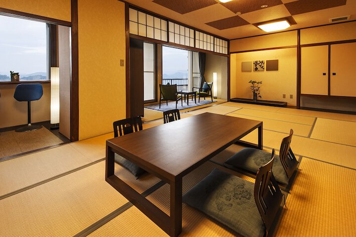 Room 5 of 92