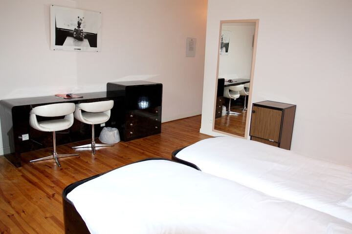 Room 6 of 43