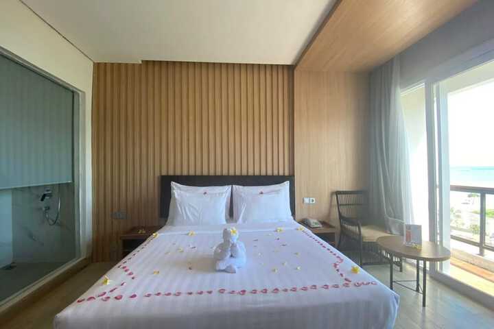 Room 4 of 73