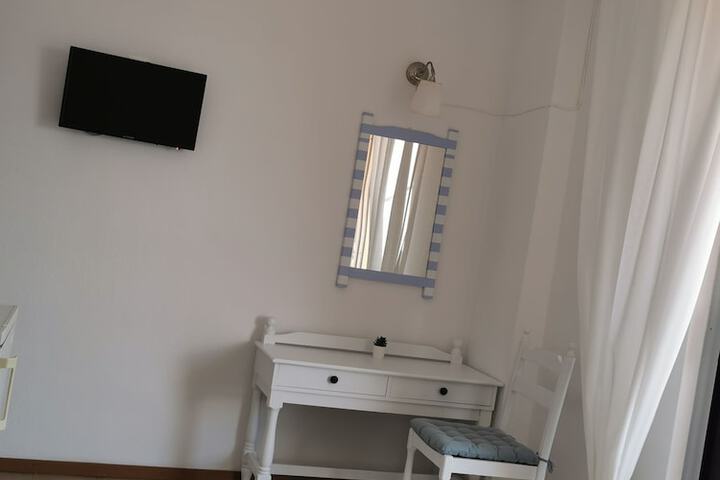 Room 21 of 34