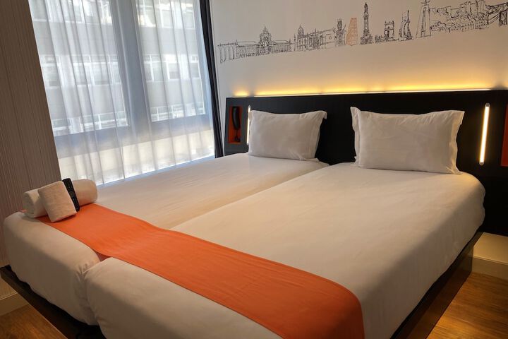 Room 17 of 40